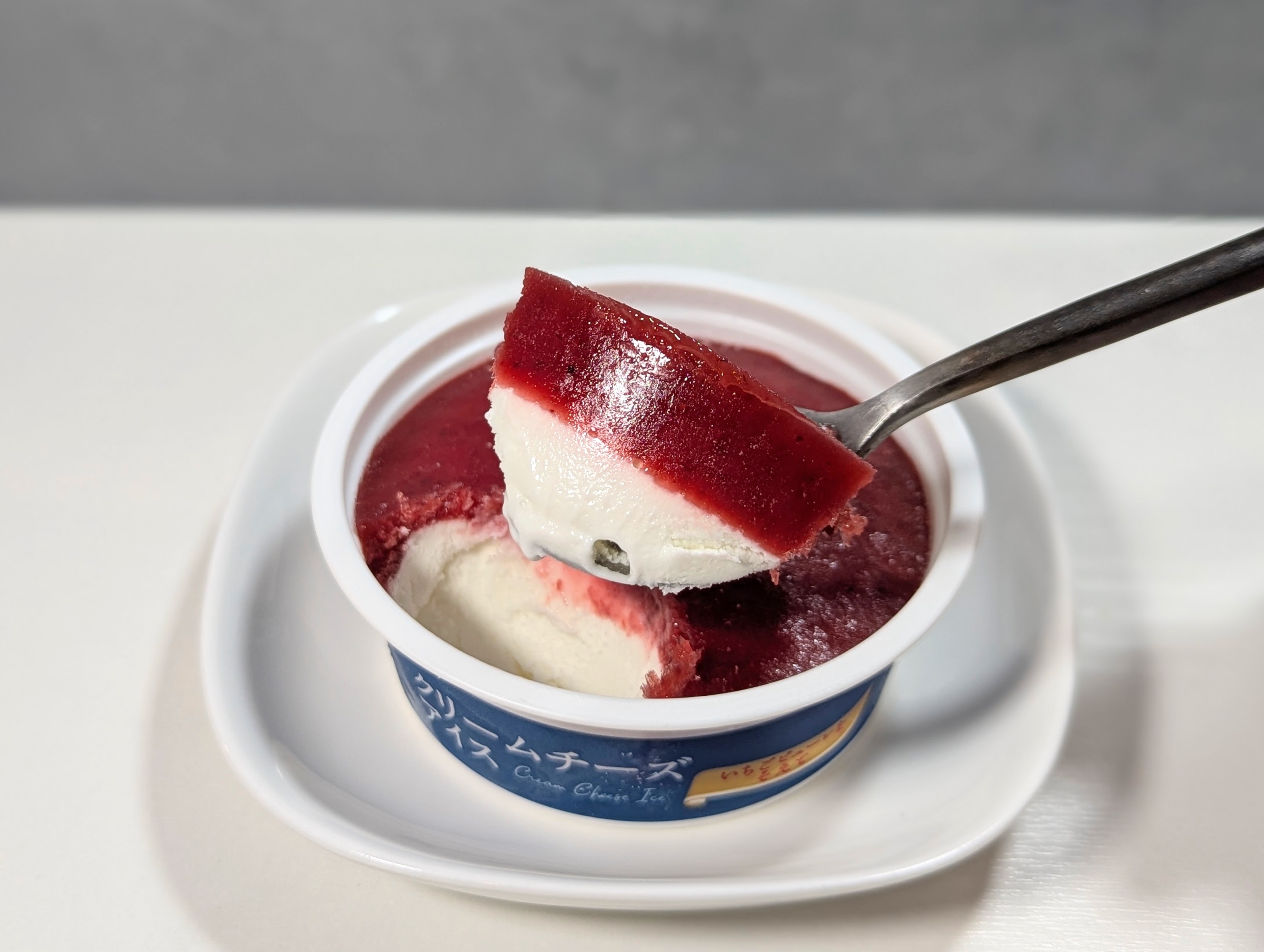 ファミリーマート、ロッテ　クリームチーズアイス～Kiri®クリームチーズ使用～ (14)